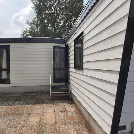 Comfortabel En Gezellig Familie Chalet Tot 6 Personen Op De Veluwe Bungalowpark De Kern Putten Exterior foto