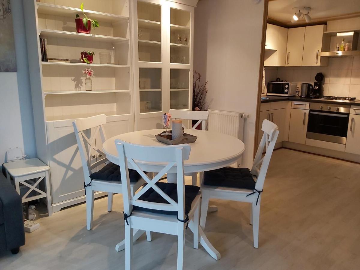 Comfortabel En Gezellig Familie Chalet Tot 6 Personen Op De Veluwe Bungalowpark De Kern Putten Exterior foto